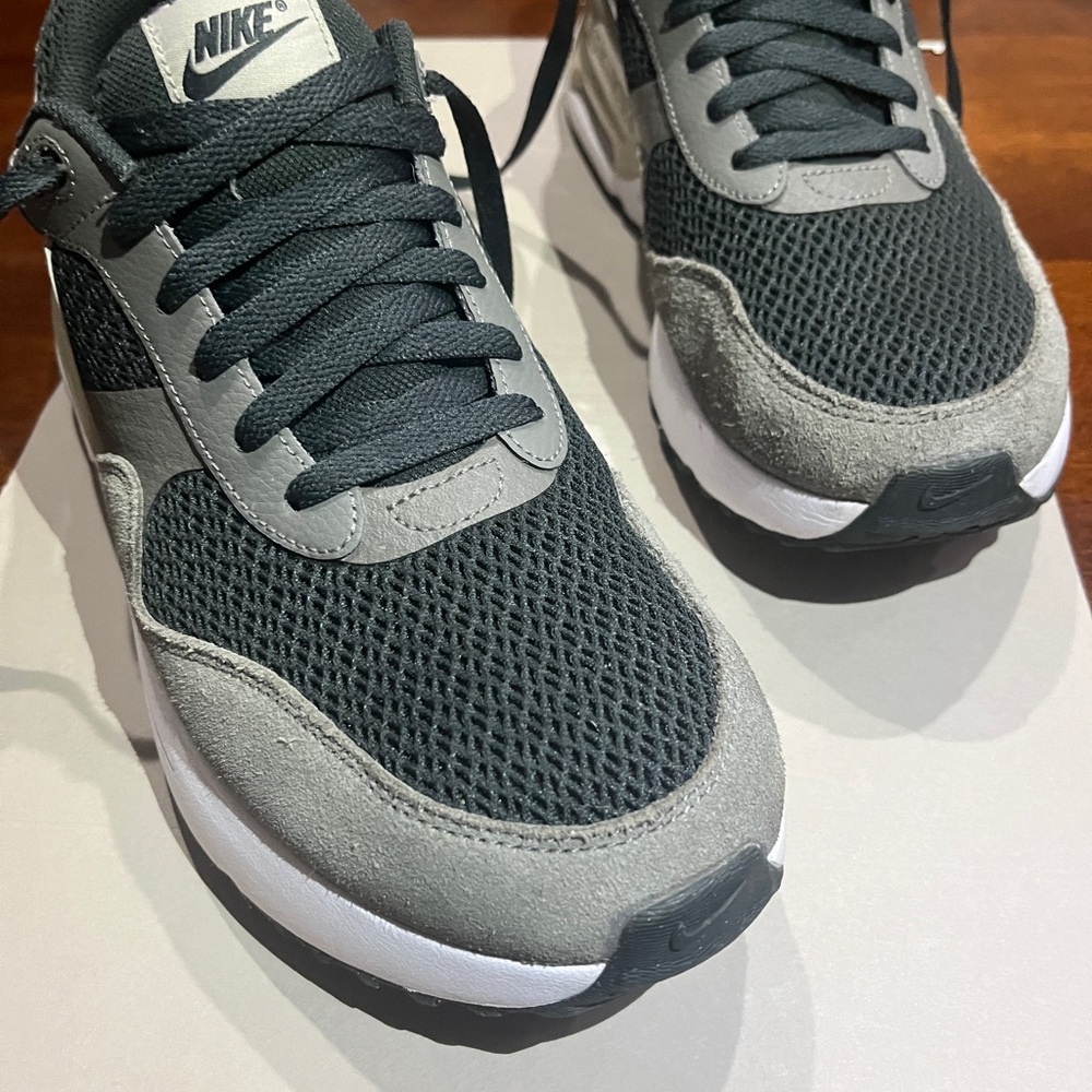 Nike Air Max
SYSTM
The Air Max SYSTM brings back your favorite '80s vibes!